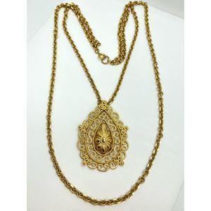 Vintage Trifari Gold Tone Filigree Teardrop Shape Pendant On Layered Necklace